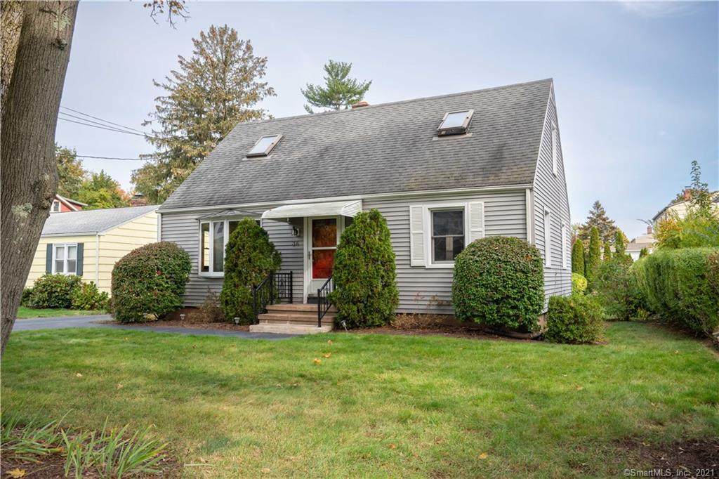 36 Indian Neck Avenue - Photo 1