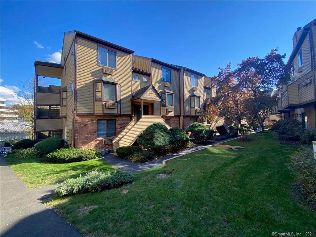 8 Oakwood Avenue - Photo 1