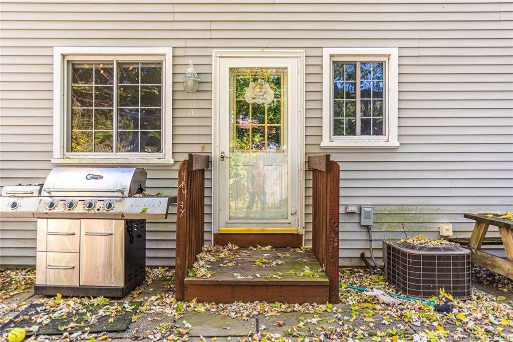 7 Howard Avenue - Photo 1