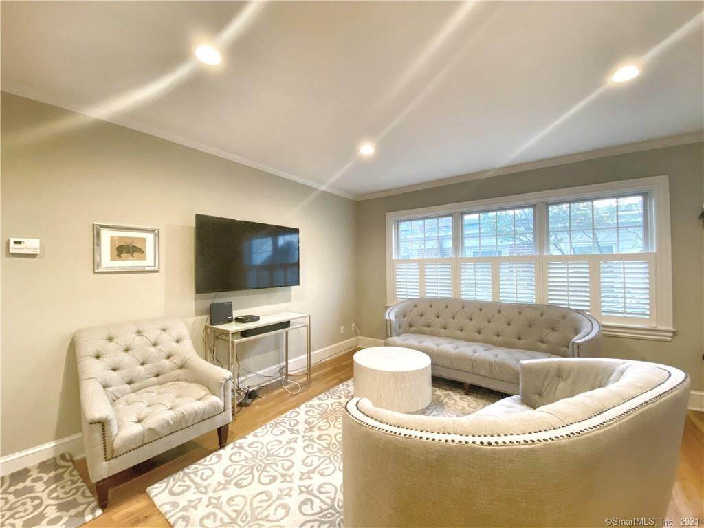 5 Elmcrest Terrace - Photo 1