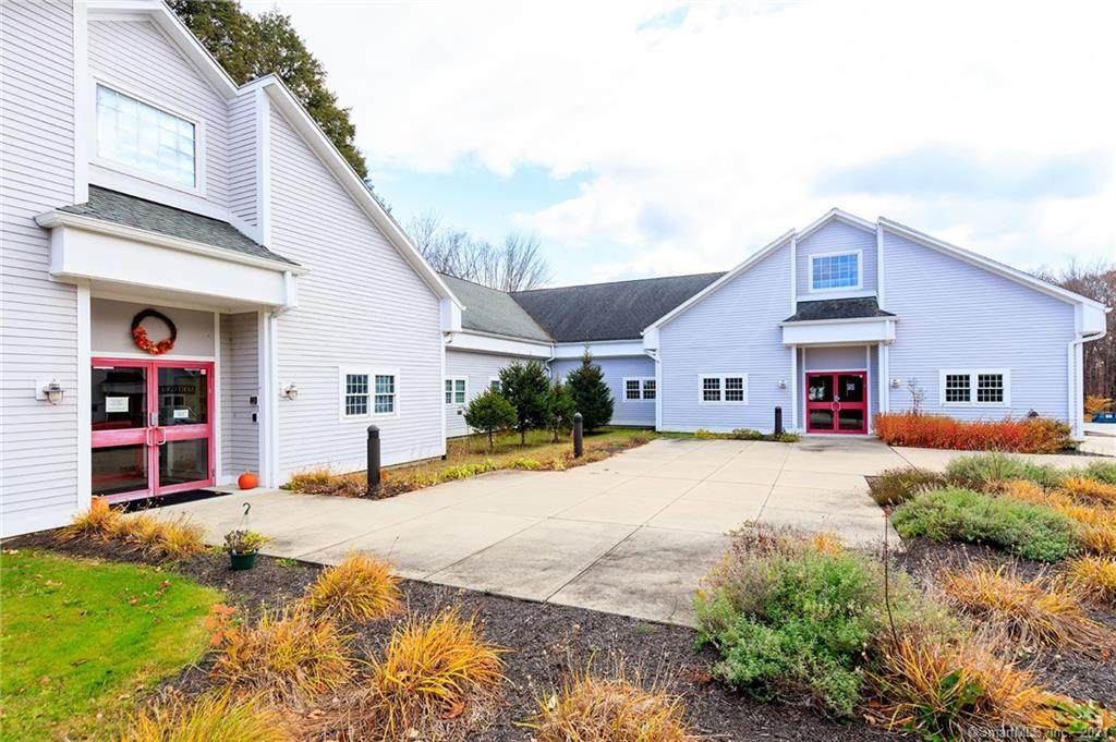 508 Pomfret Street - Photo 1