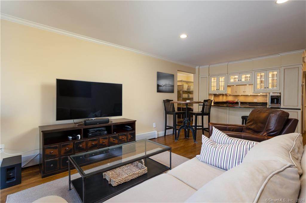 1465 Putnam Avenue - Photo 1