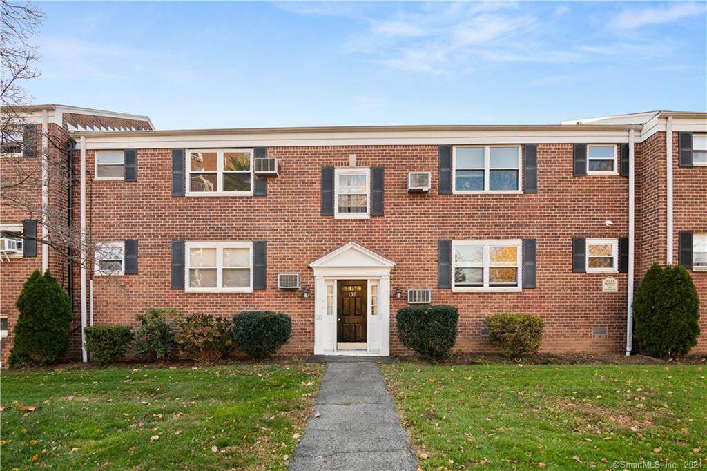 108 Strawberry Hill Avenue - Photo 1