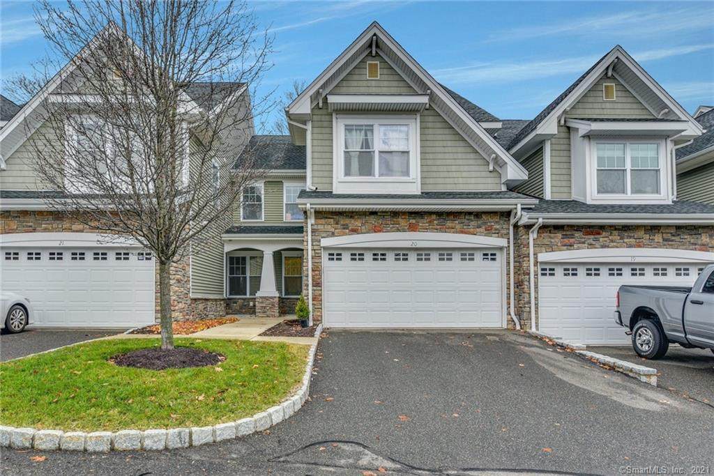 20 Lawrence Avenue - Photo 1