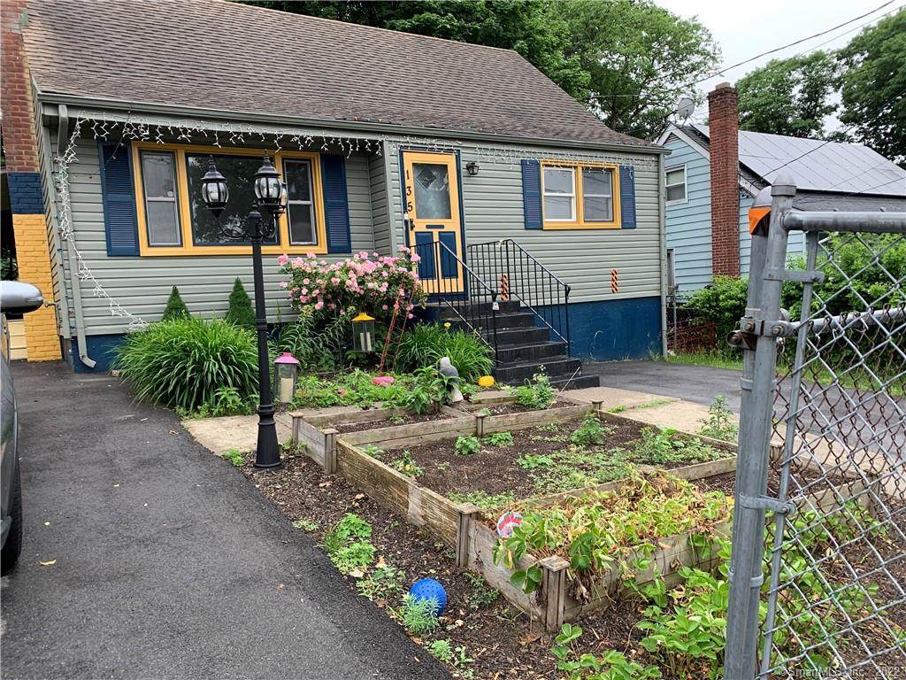 135 Voight Avenue - Photo 1