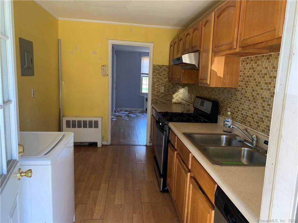 242 Pennsylvania Avenue - Photo 1
