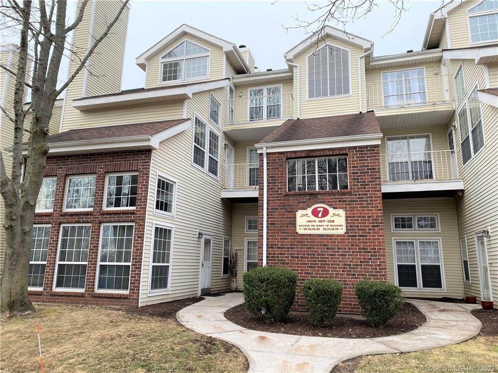 121 Carriage Crossing Lane - Photo 1