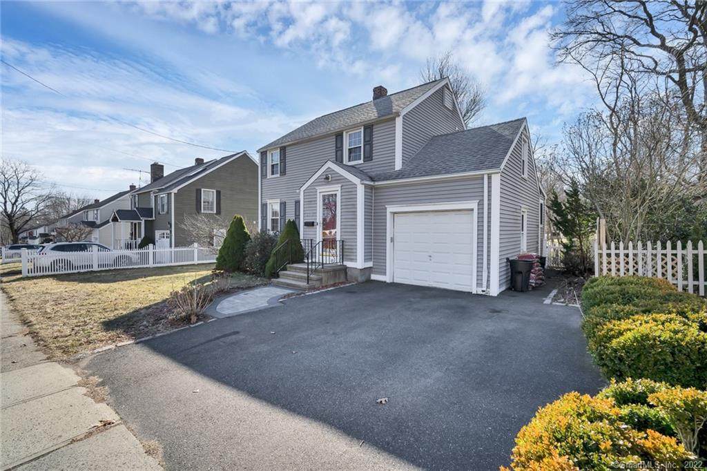 319 Mount Pleasant Avenue - Photo 1