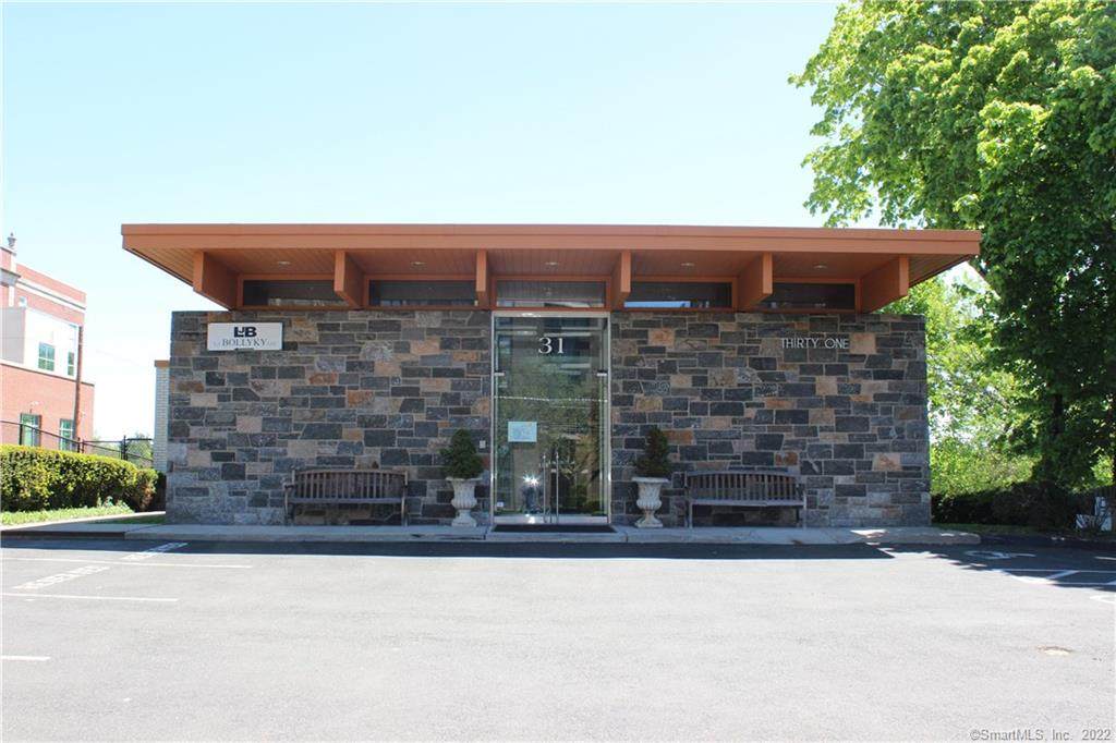 31 Strawberry Hill Avenue - Photo 1