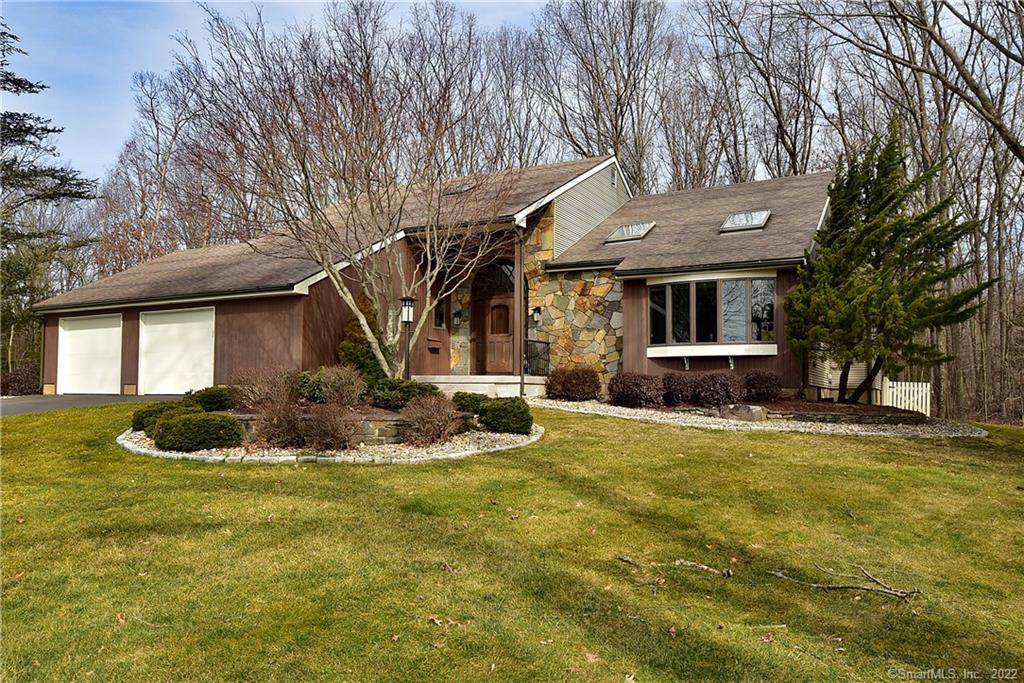 20 Majus Circle - Photo 1