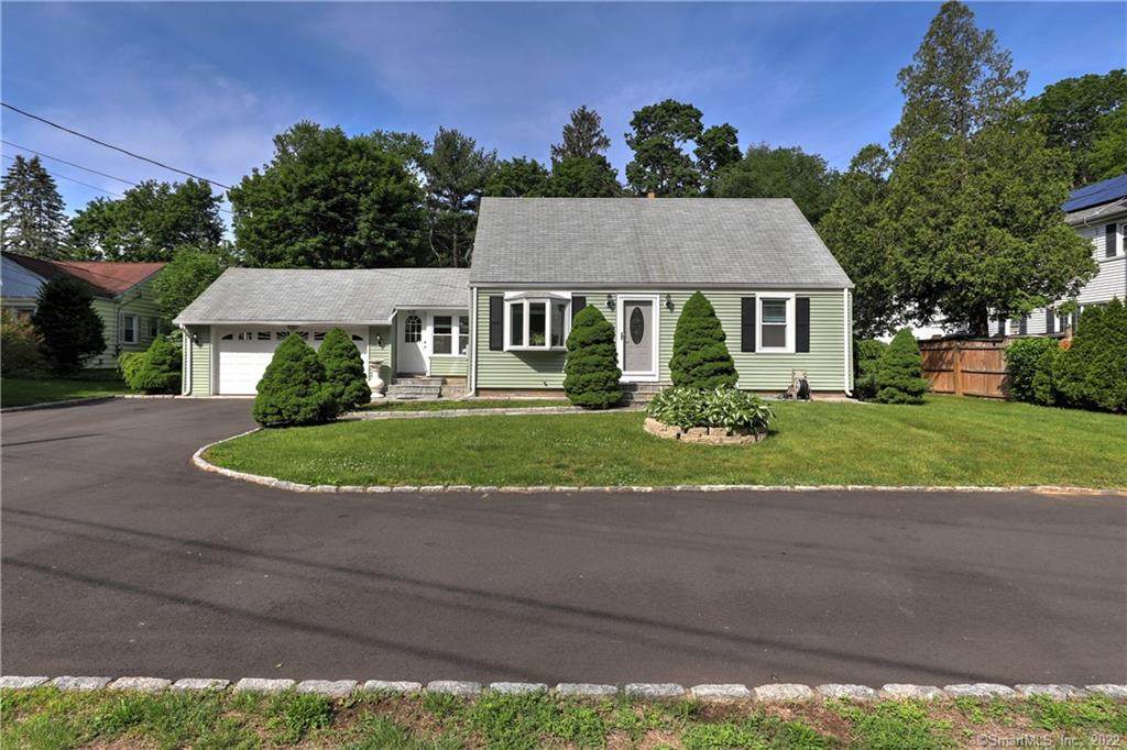 1804 Litchfield Turnpike - Photo 1