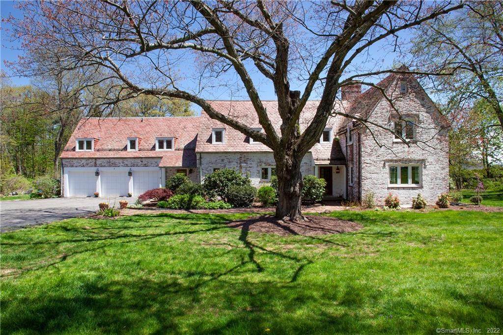 4 Hillside Drive - Photo 1