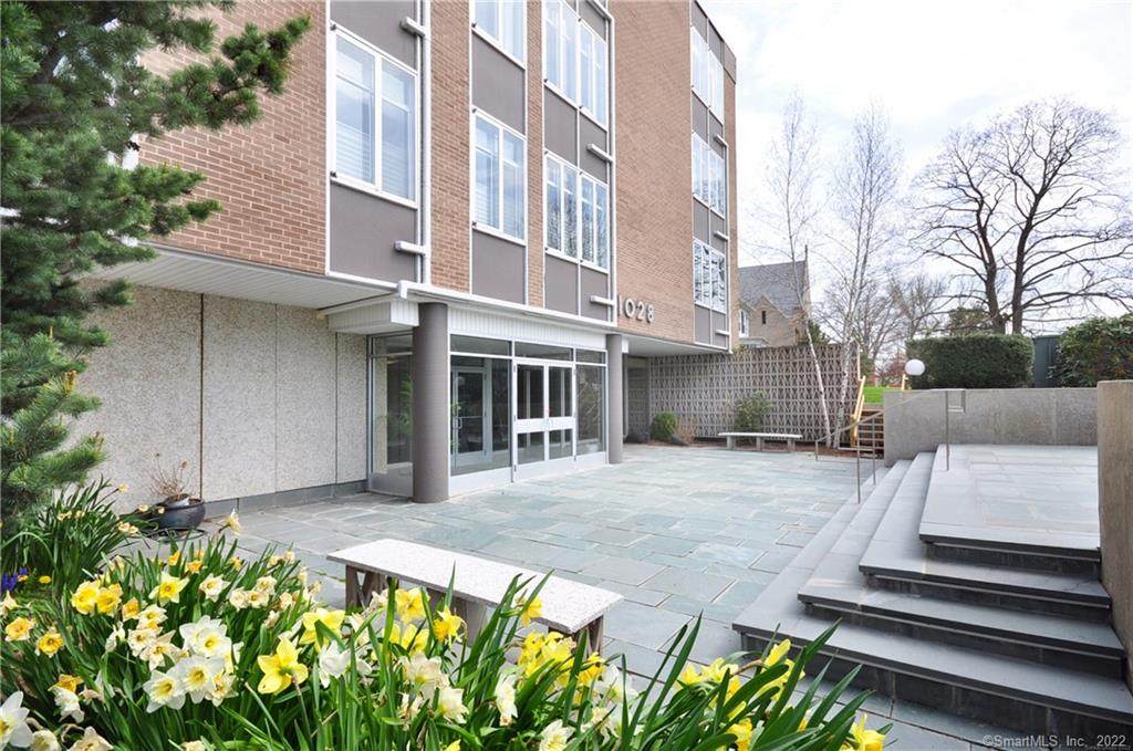 1028 Farmington Avenue - Photo 1