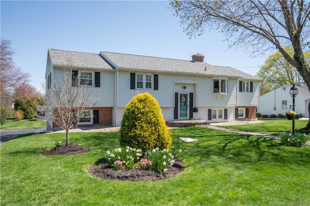 62 Surrey Drive - Photo 1