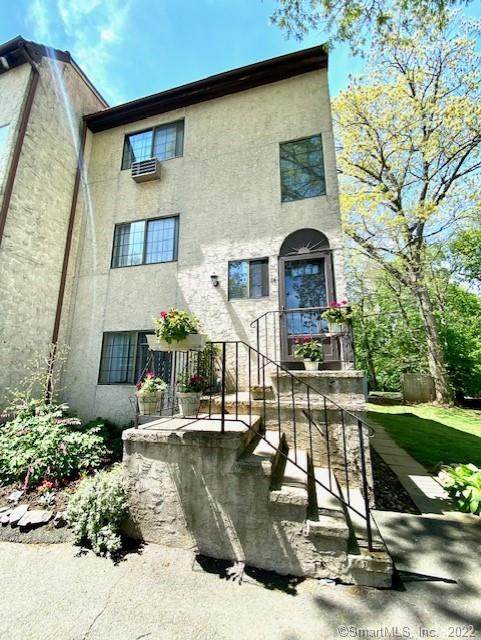 284 Hubbard Avenue - Photo 1