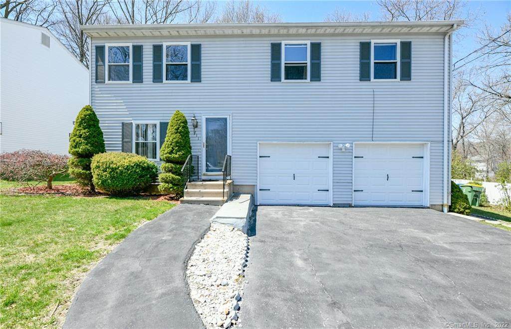 211 Townsend Avenue - Photo 1