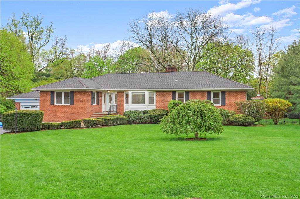 7 Lawn Lane - Photo 1