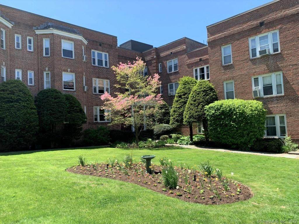 70 Strawberry Hill Avenue - Photo 1