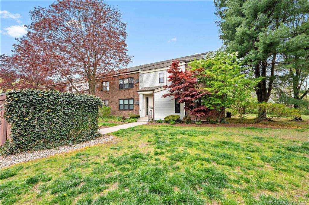 105 Wellington Drive - Photo 1