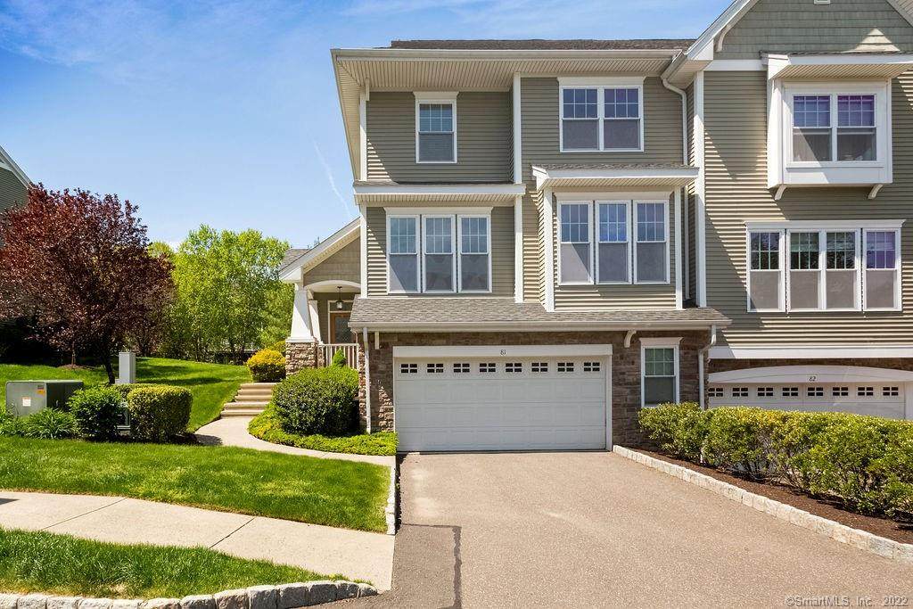 81 Lawrence Avenue - Photo 1
