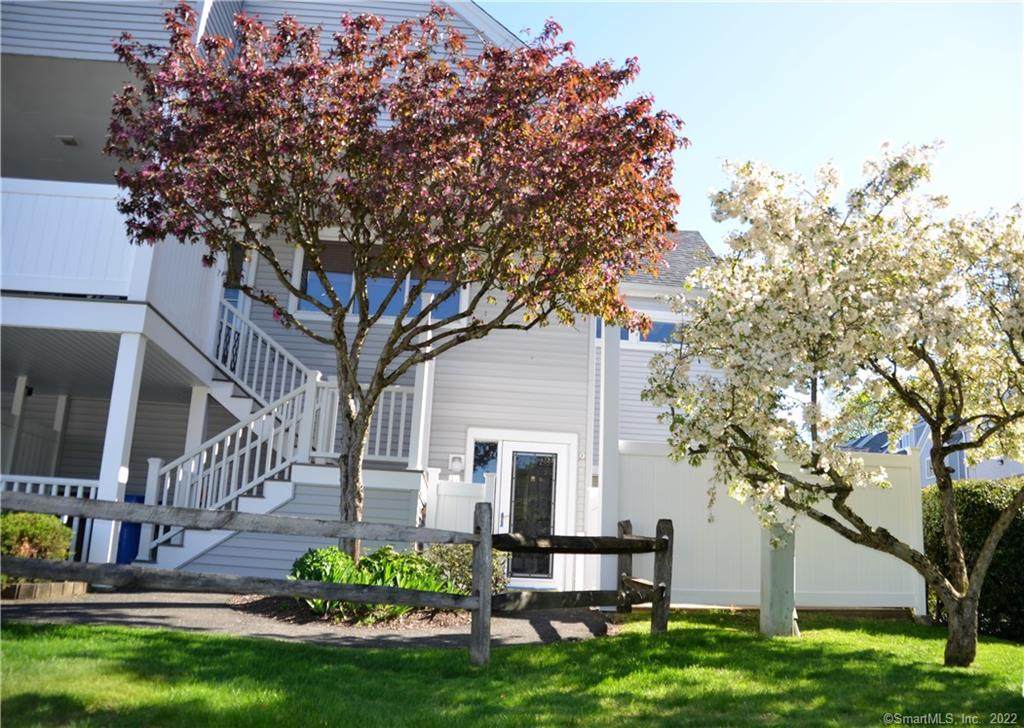 33 Country Place - Photo 1