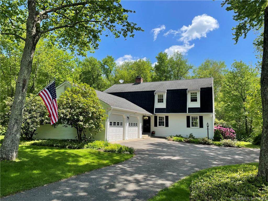 7 Colonial Drive - Photo 1