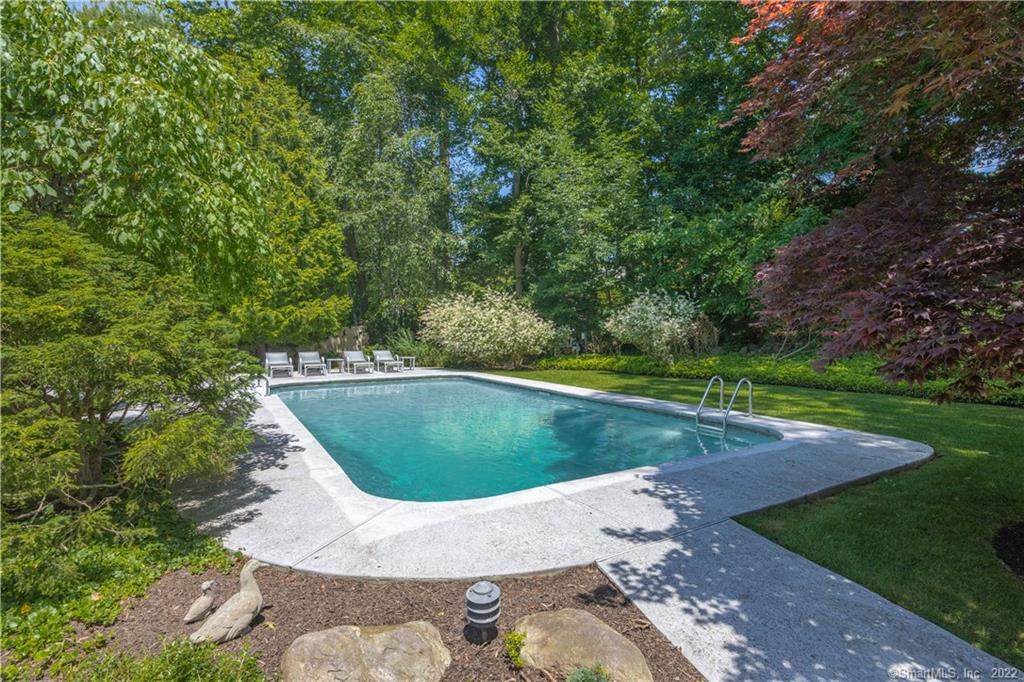 24 Surrey Drive - Photo 1