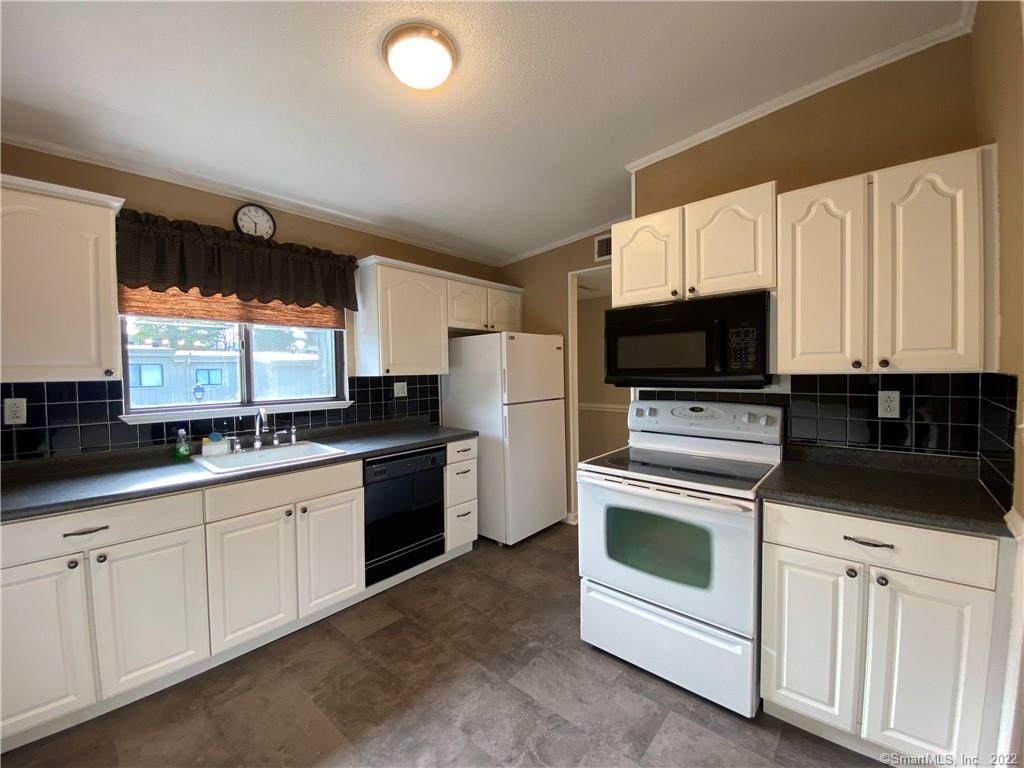 138 Webster Court - Photo 1