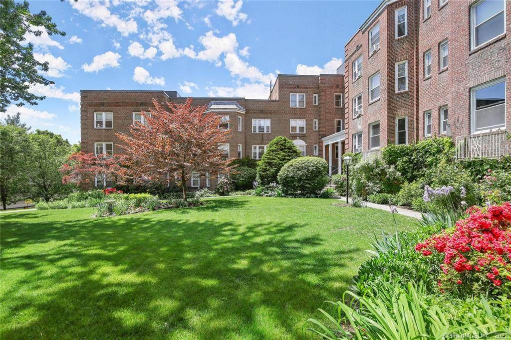 70 Strawberry Hill Avenue - Photo 1
