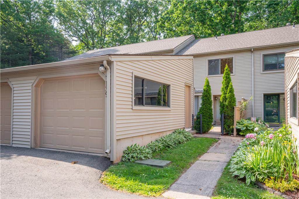 139 Farmington Chase Crescent - Photo 1