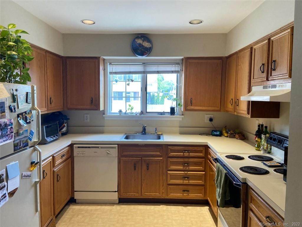 35 Clarks Hill Avenue - Photo 1