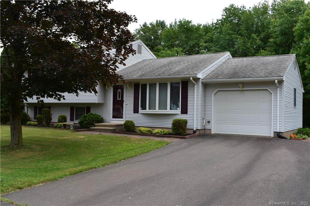 17 Christopher Circle - Photo 1