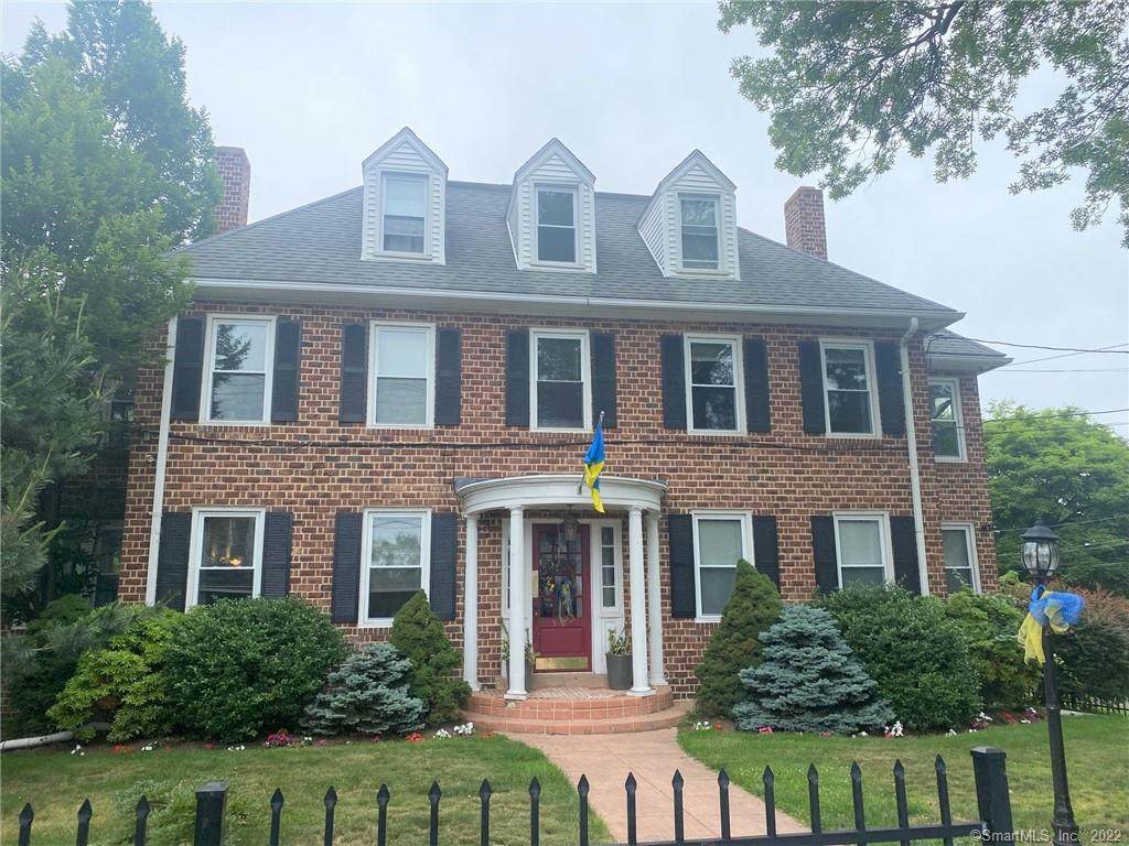 512 Townsend Avenue - Photo 1
