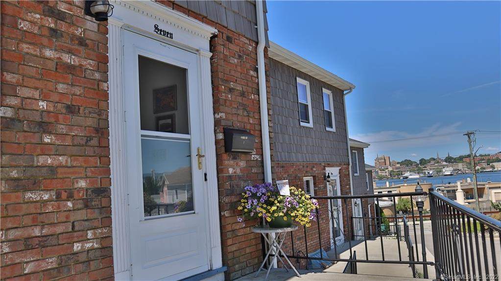 324 Thames Street - Photo 1