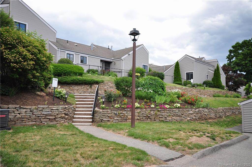 102 Hollister Way - Photo 1