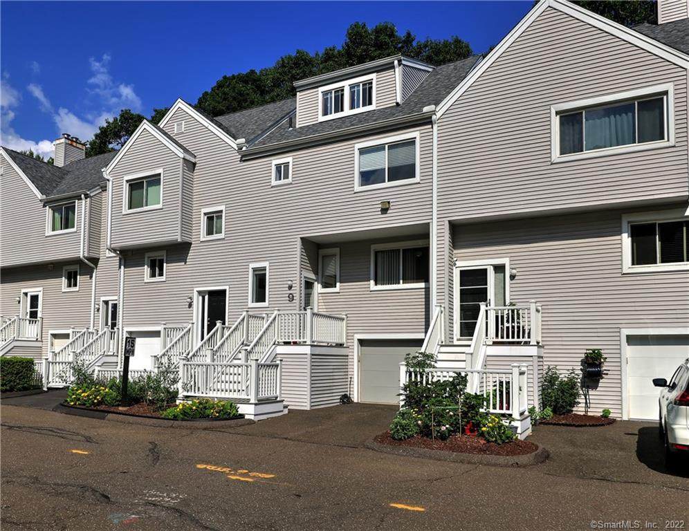 9 Country Place - Photo 1