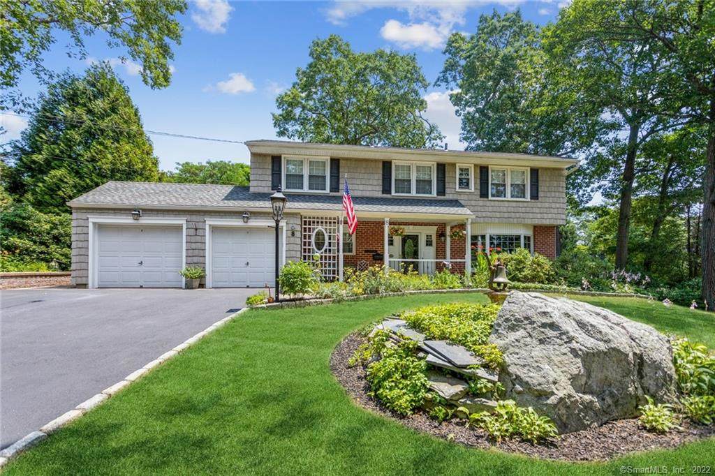 8 Hollow Oak Lane - Photo 1