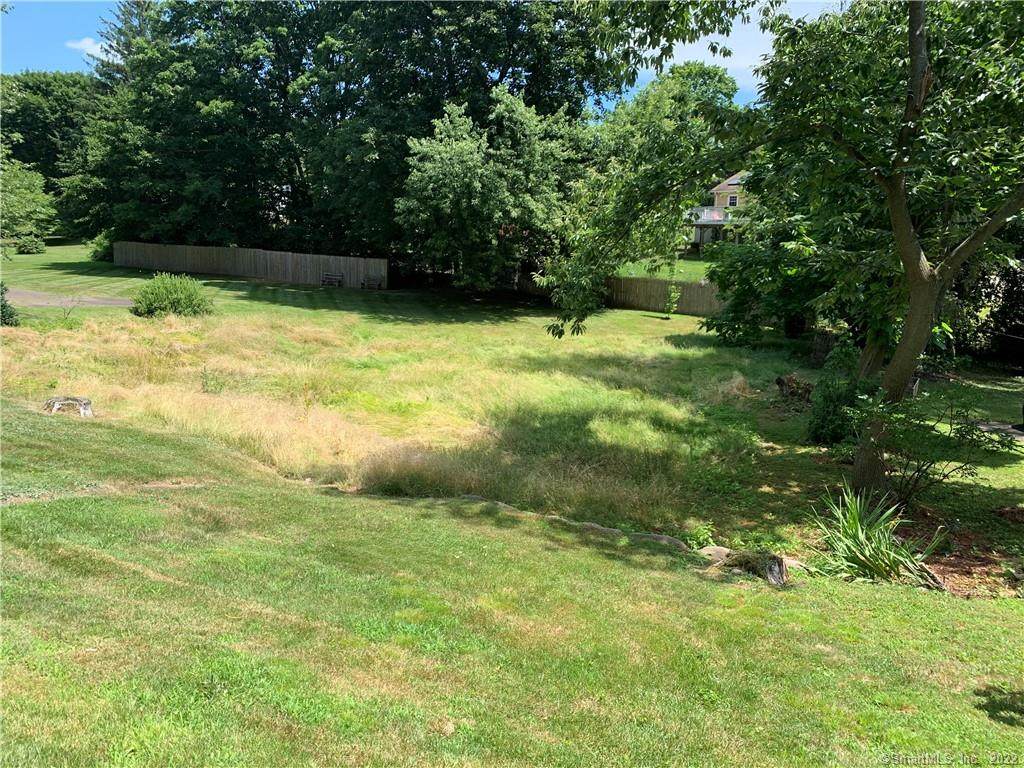 321 Evergreen Avenue - Photo 1