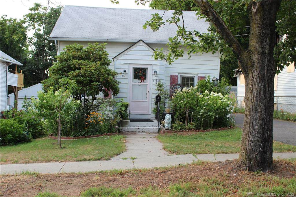 21 1/2 Silver Street - Photo 1