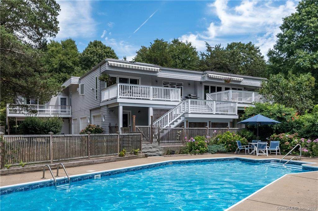 135 Montauk Avenue - Photo 1