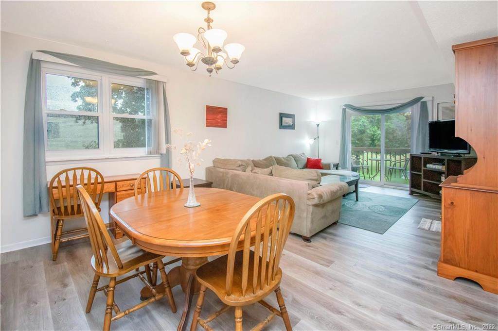 512 Twin Circle Drive - Photo 1