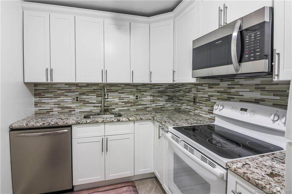 202 Soundview Avenue - Photo 1