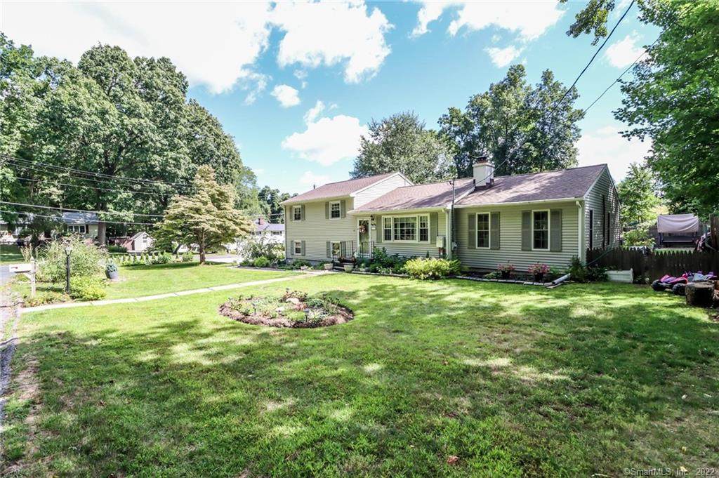 7 Deepwood Drive - Photo 1