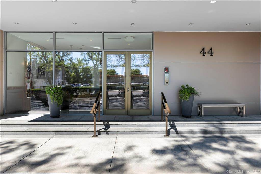 44 Strawberry Hill Avenue - Photo 1