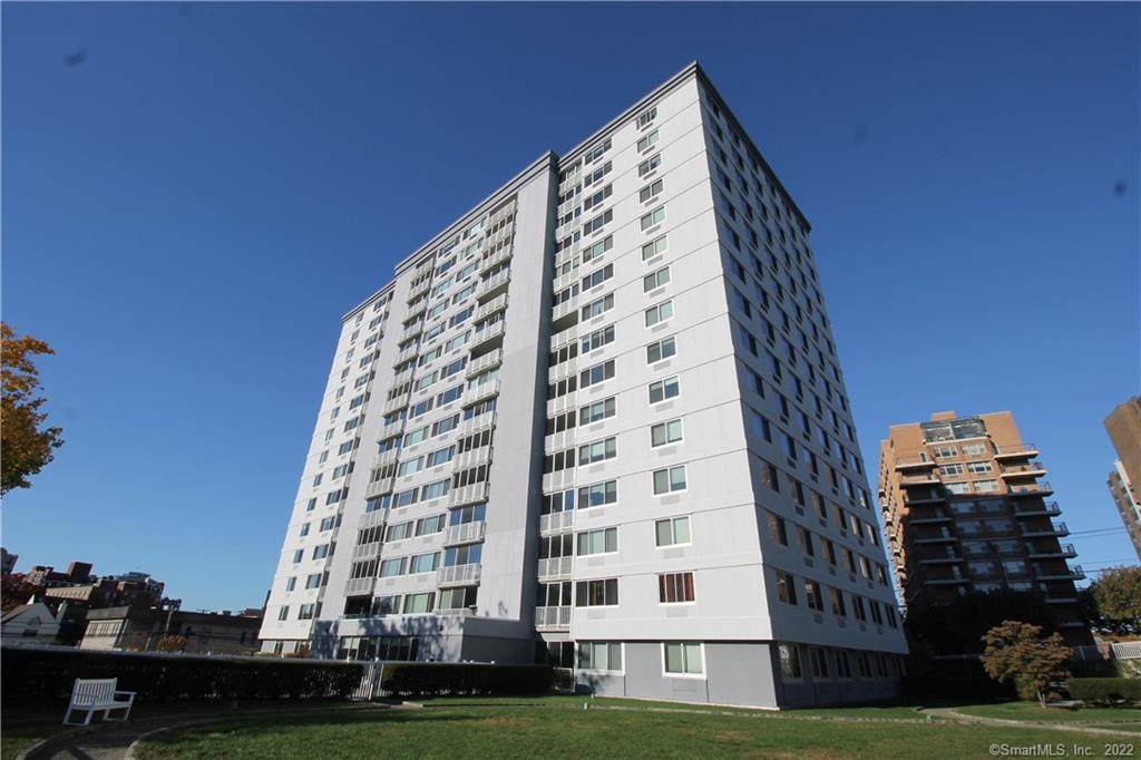 1 Strawberry Hill Avenue - Photo 1