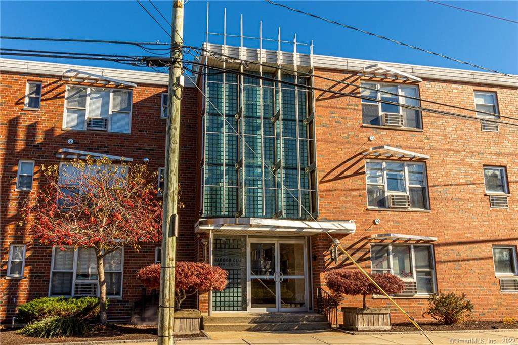 184 Pequot Avenue - Photo 1