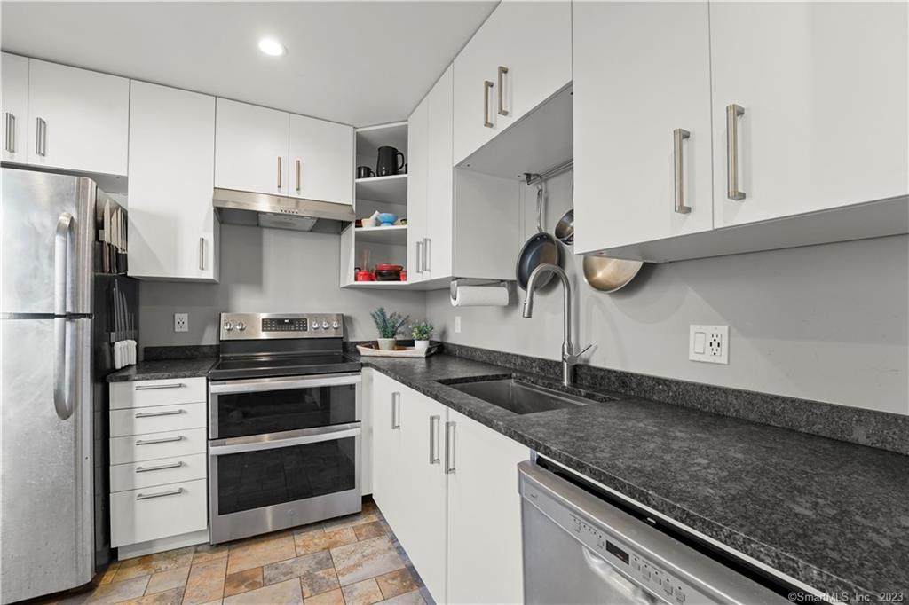 284 Hubbard Avenue - Photo 1