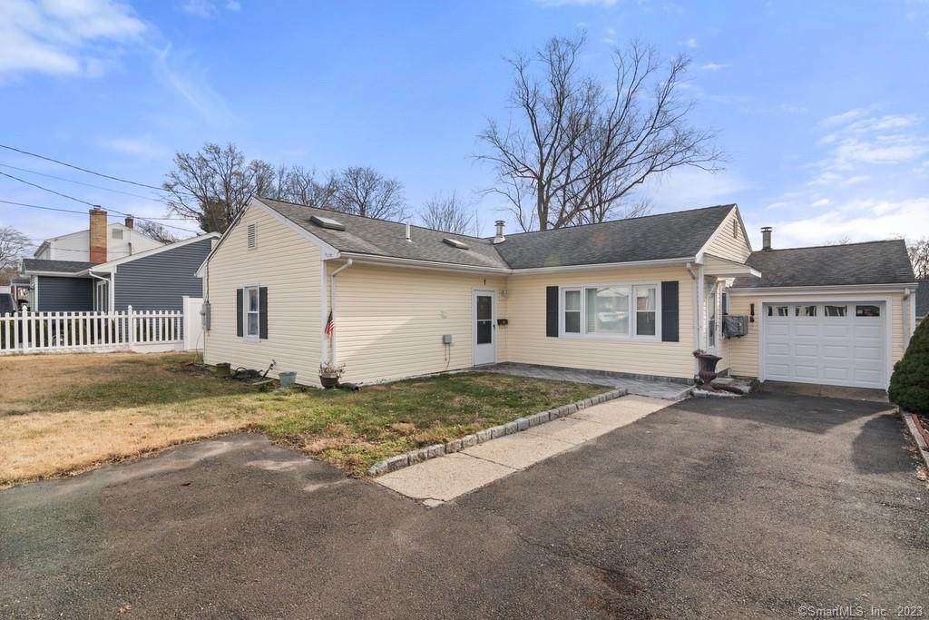 7 Lewelyn Road - Photo 1