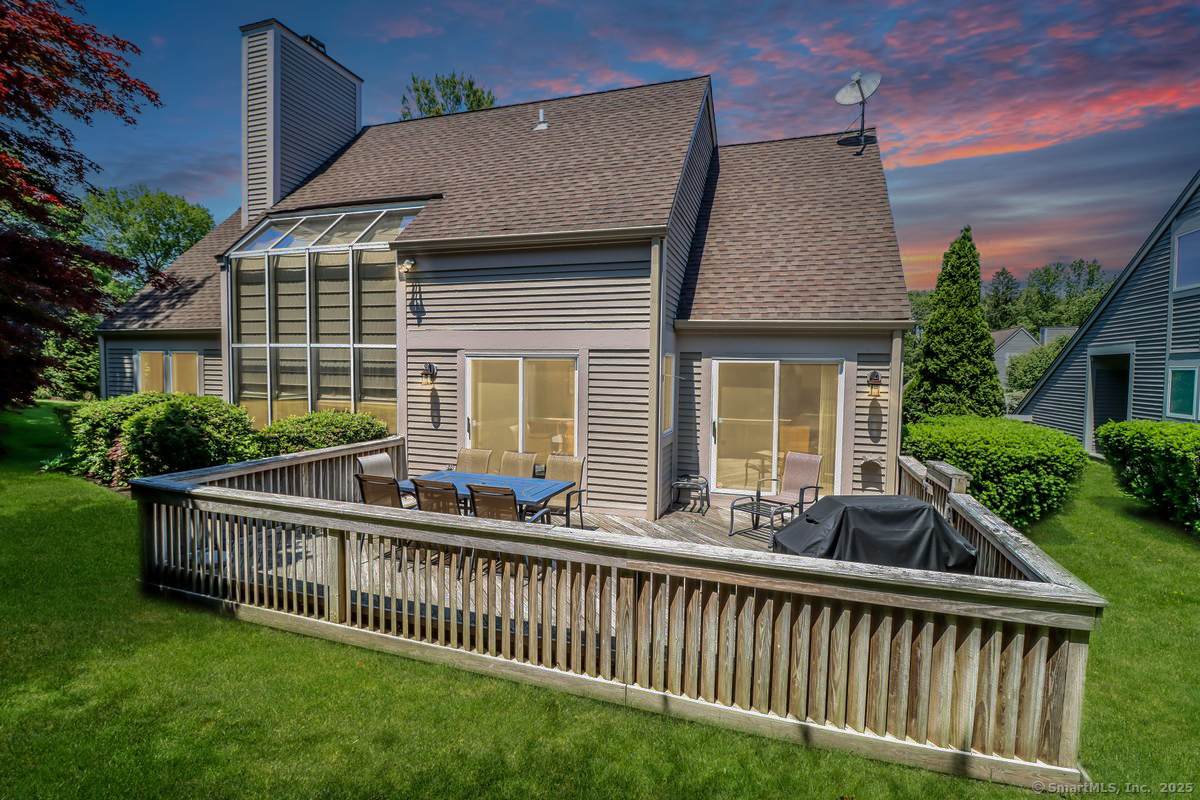 230 New Canaan Avenue - Photo 1