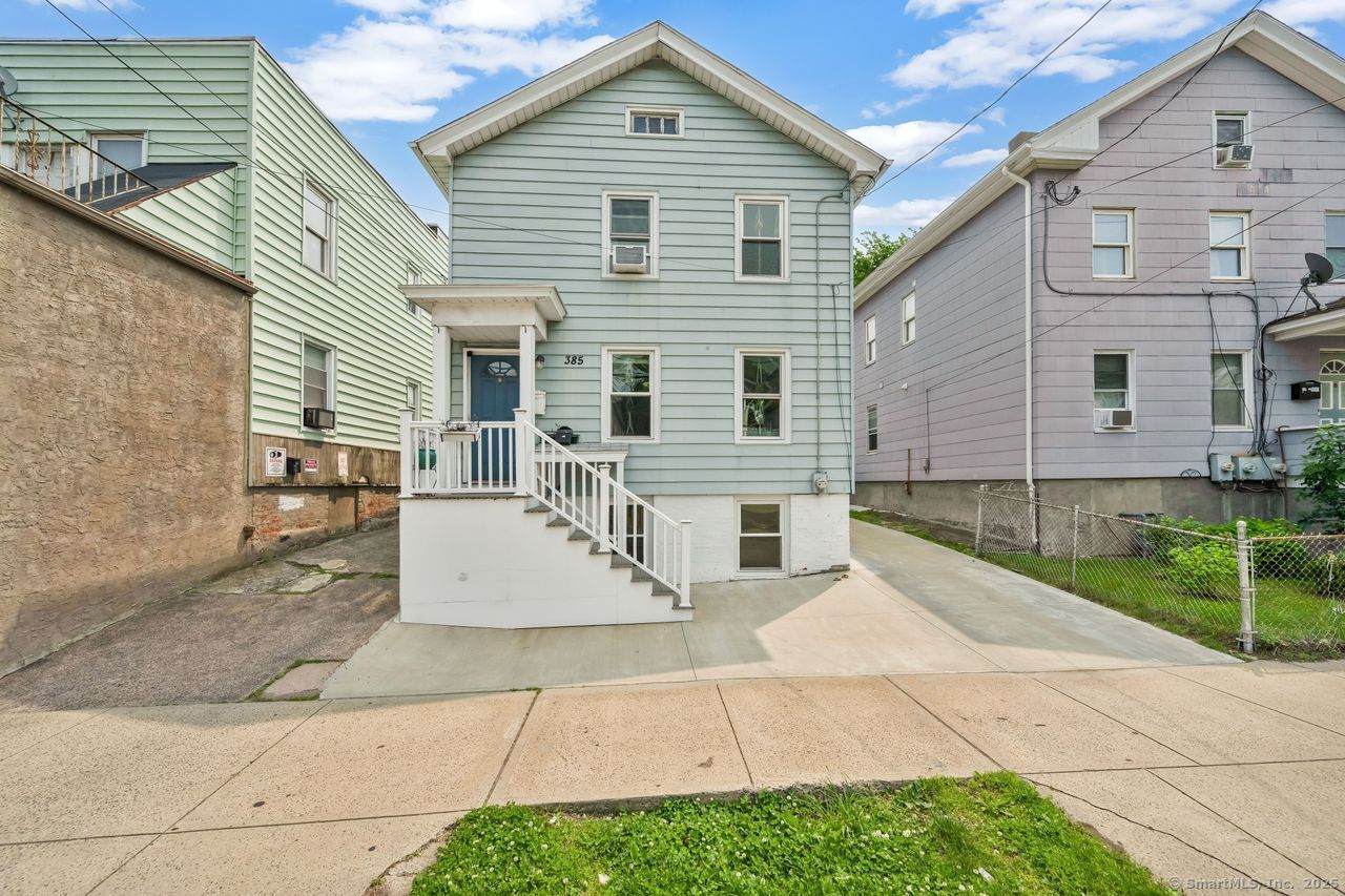 385 Blatchley Avenue - Photo 1